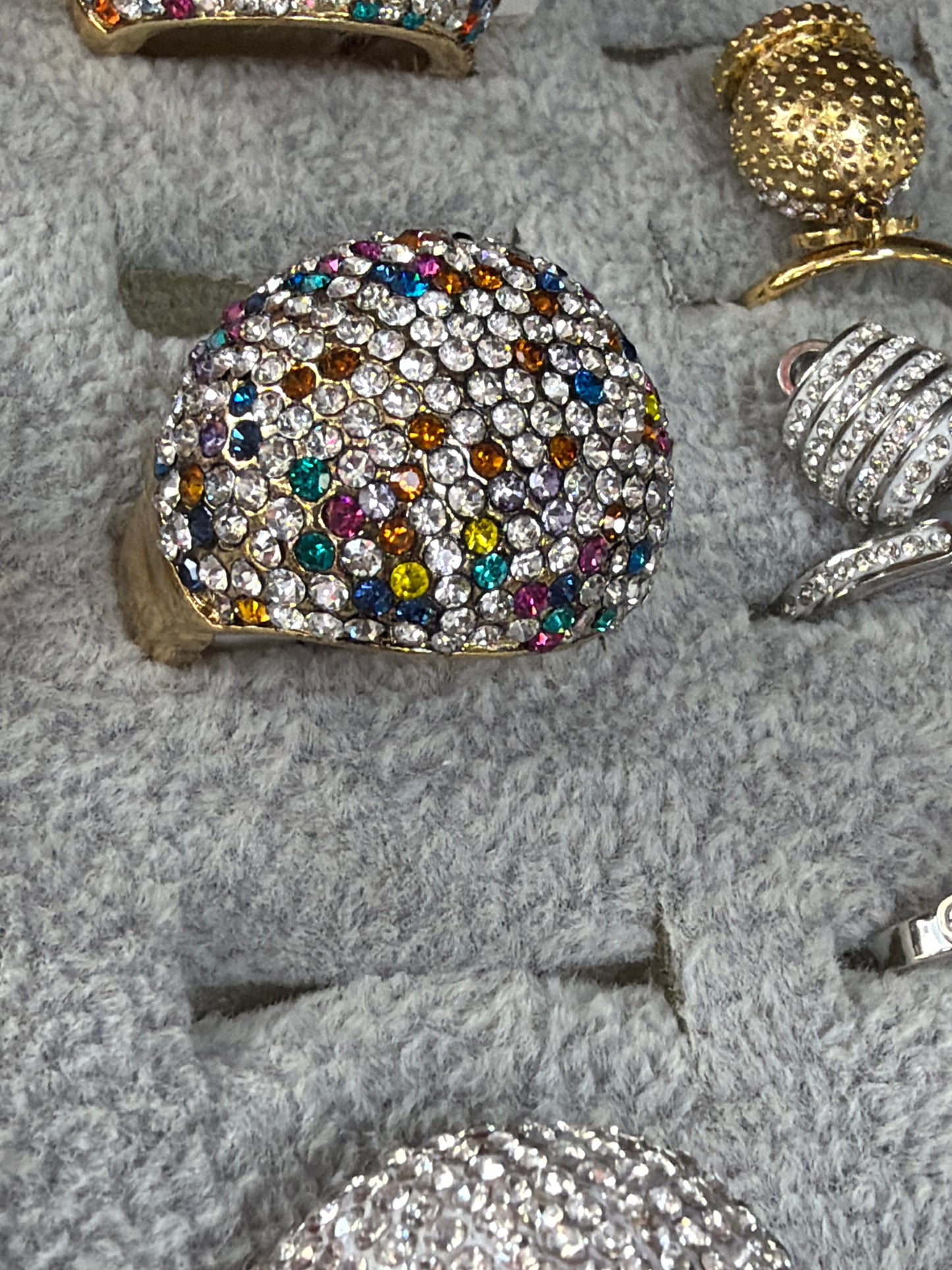 Anello Strass Bianco E Multicolore