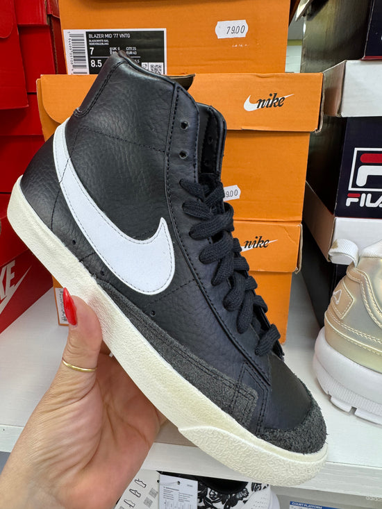 Nike Blazer Mid